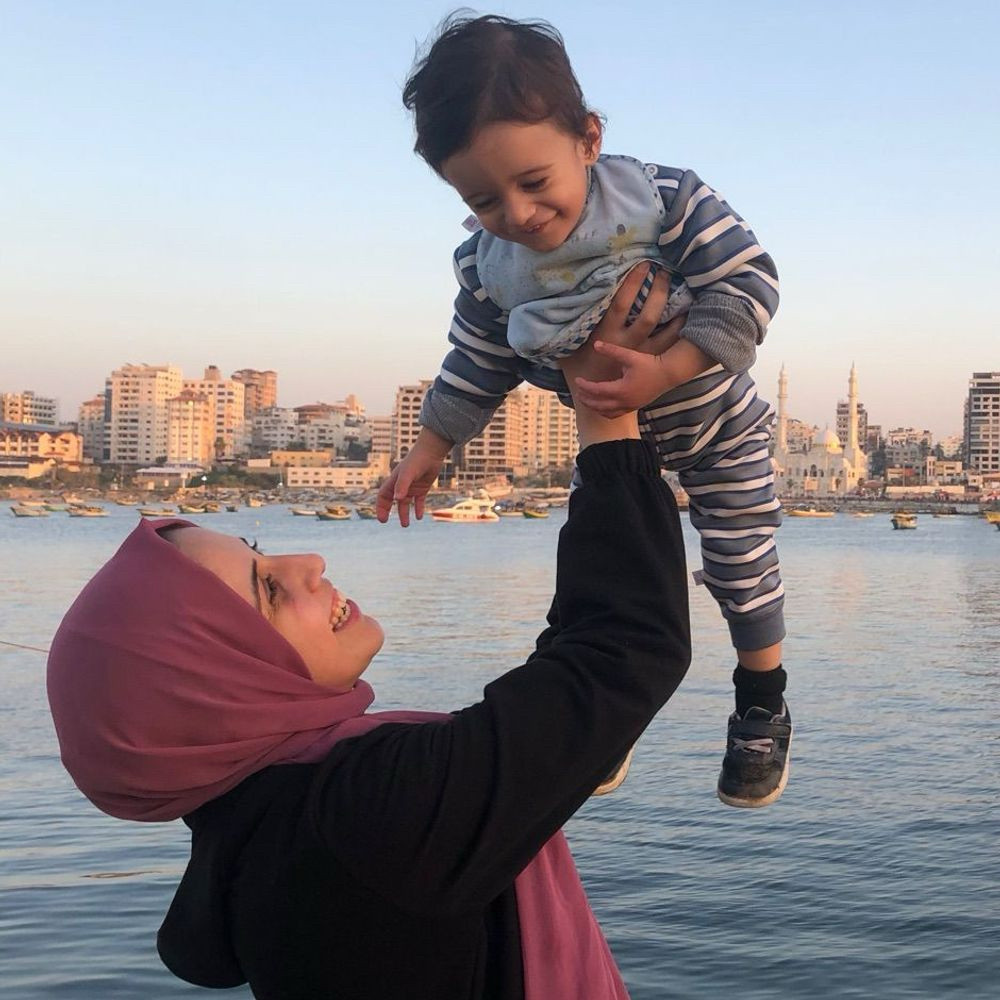 Soad and Omar are out in the city, Soad lifts Omar in the air and he giggles